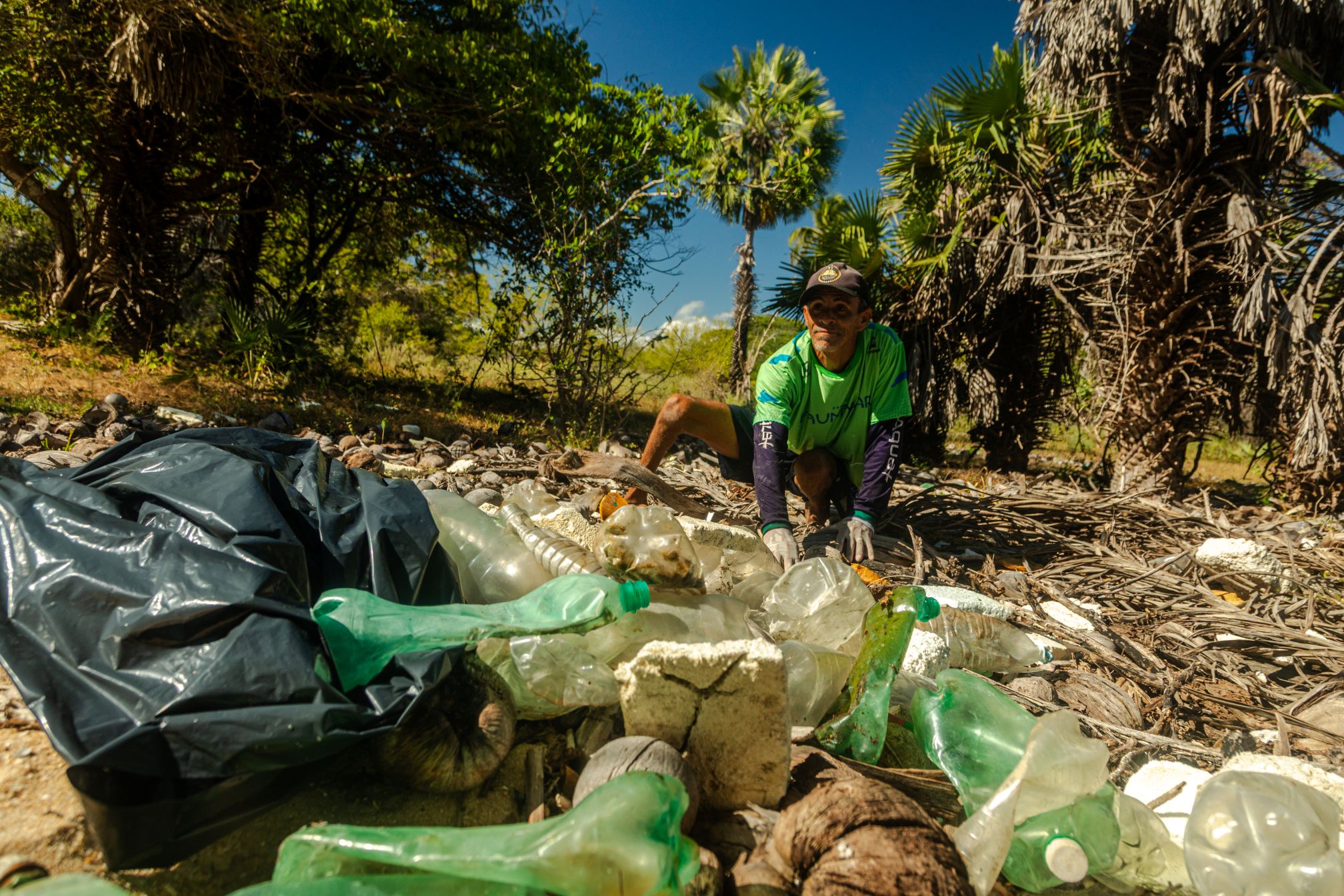 Cerca de 200 kg de resíduos são retirados de praia na APA Delta do Parnaíba